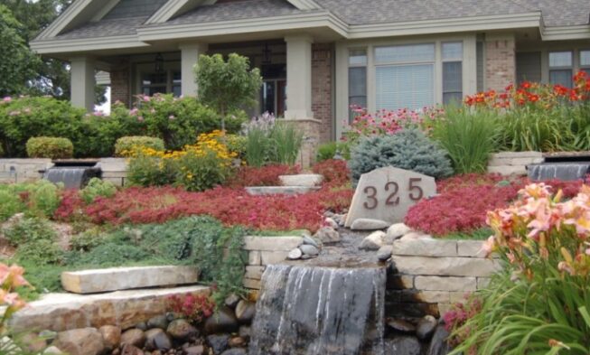 Featured image of post Houzz Small Front Yard Landscaping - Foto de jardín tradicional, en verano, en patio delantero, con exposición total al sol — houzz.