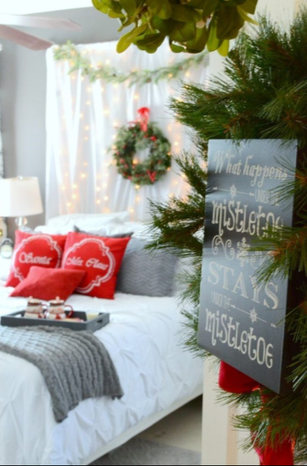 simple bedroom decoration in christmas